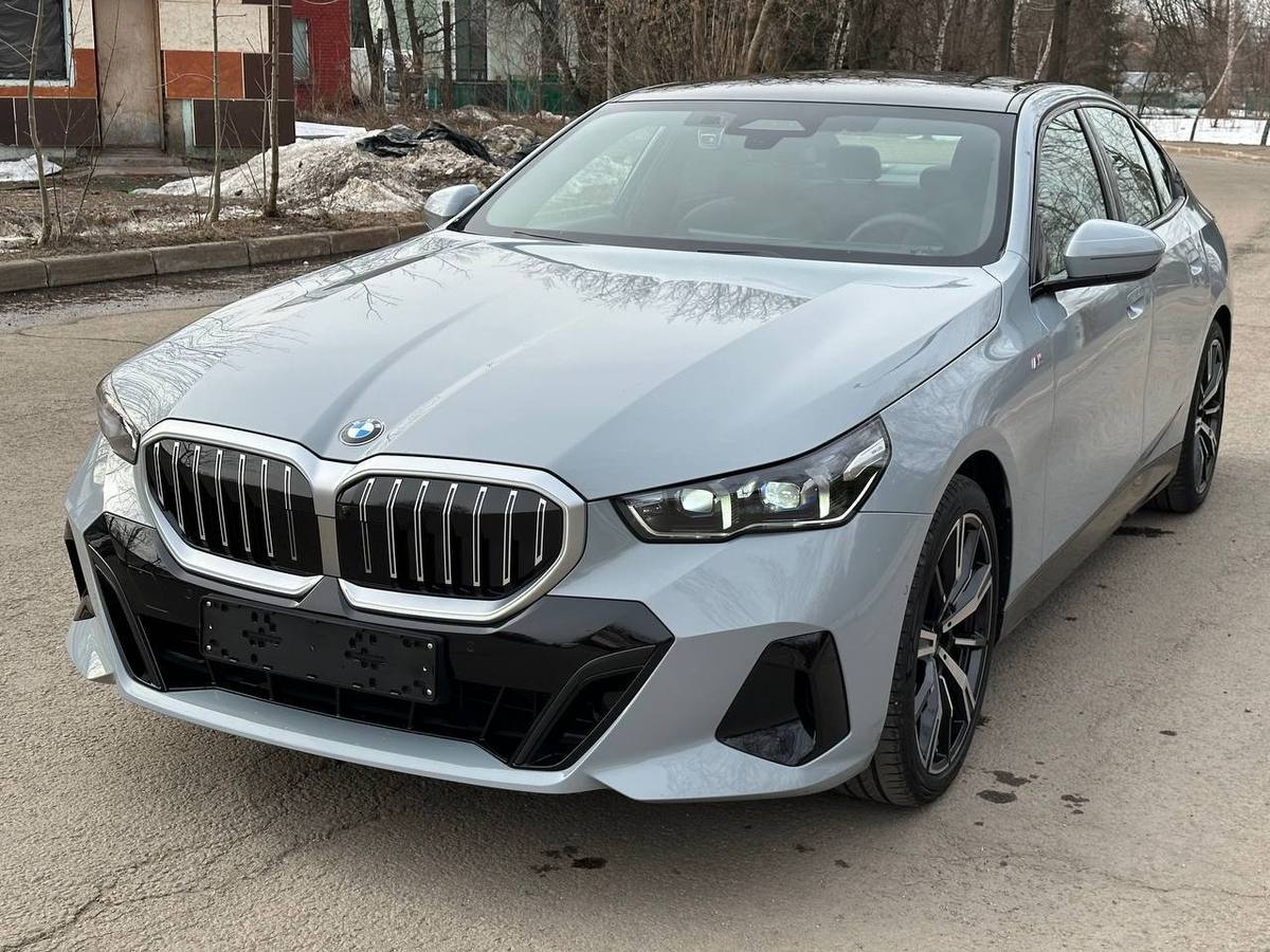 Купить BMW 5 серии VIII (G60) седан, 2023 года, цвет: Серый, за 11000000  руб. в Санкт-Петербурге